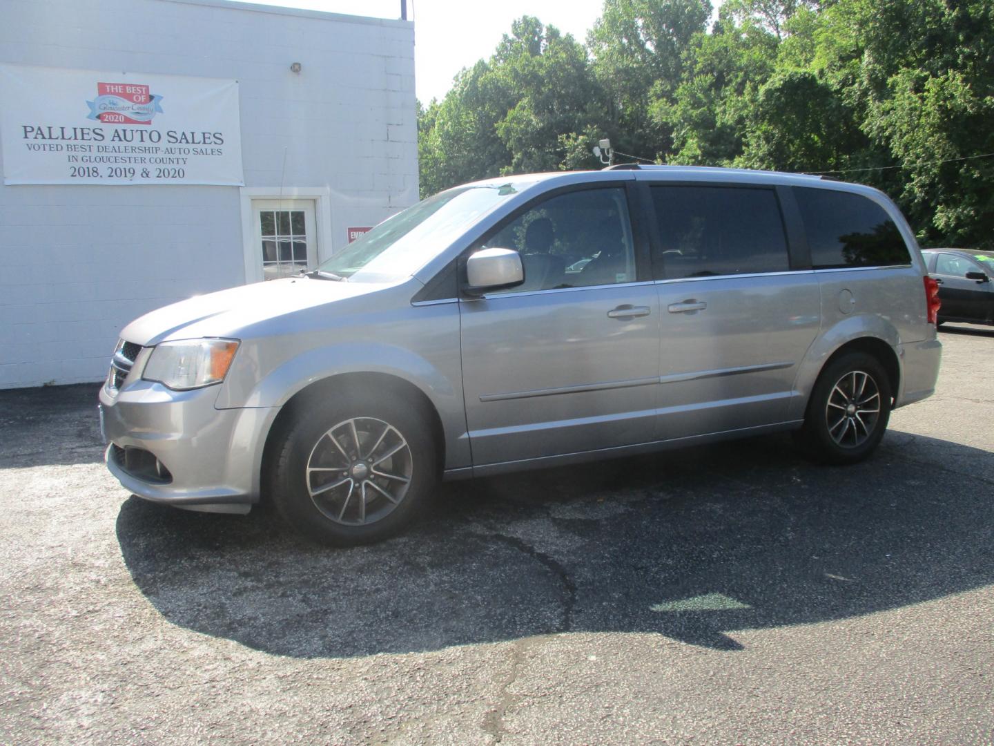 2017 Dodge Grand Caravan (2C4RDGCG5HR) , located at 540a Delsea Drive, Sewell, NJ, 08080, (856) 589-6888, 39.752560, -75.111206 - Photo#1